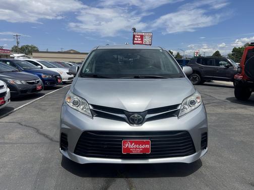 Celestial Silver Metallic 2019 Toyota Sienna LE