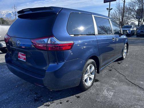 2020 Toyota Sienna SE