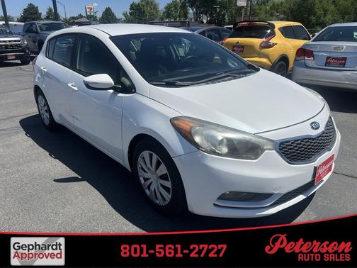 Snow White Pearl 2016 Kia Forte LX