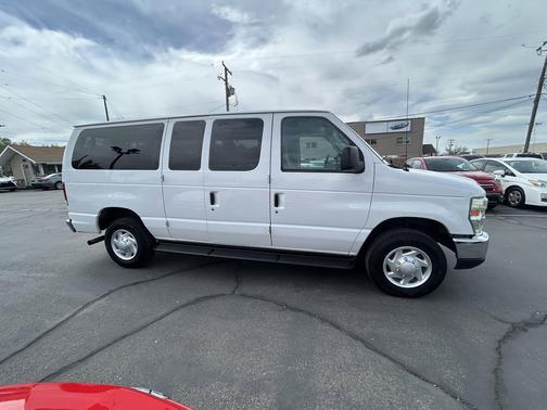 Oxford White 2011 Ford E350 Super Duty XLT