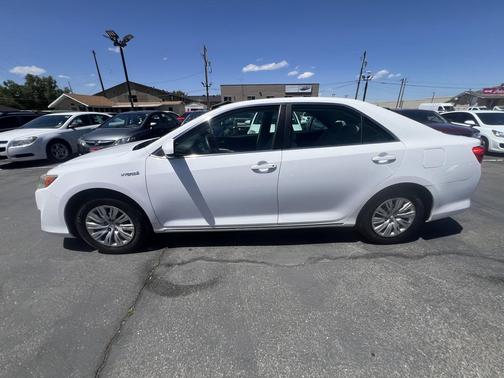 Super White 2014 Toyota Camry Hybrid LE