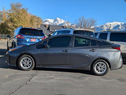2021 Toyota Prius LE