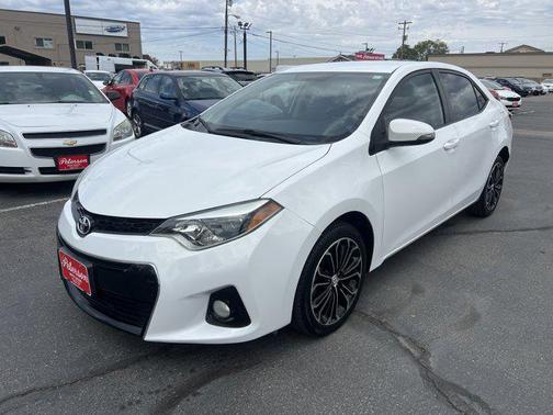 Super White 2015 Toyota Corolla LE