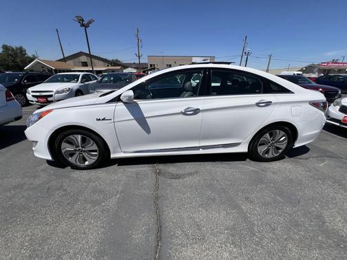 Diamond White Pearl 2015 Hyundai SONATA Hybrid Limited