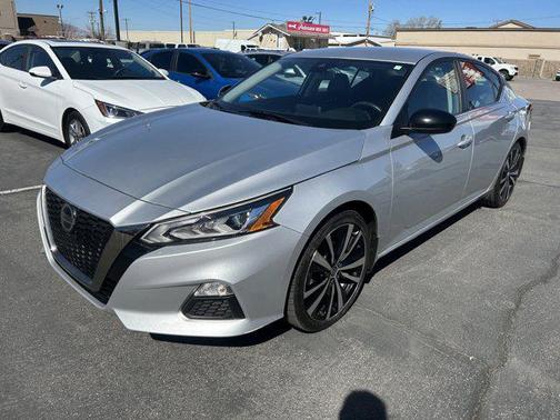 2022 Nissan Altima SR FWD