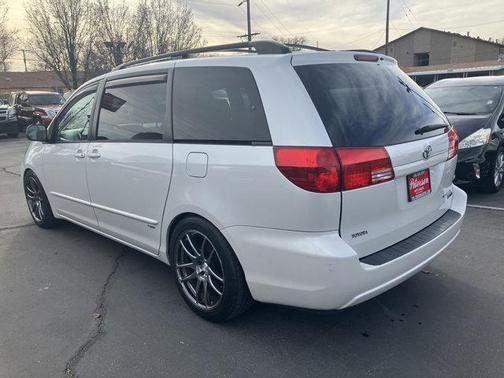2004 Toyota Sienna XLE
