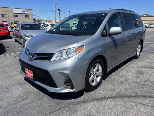 Silver Sky Metallic 2018 Toyota Sienna LE