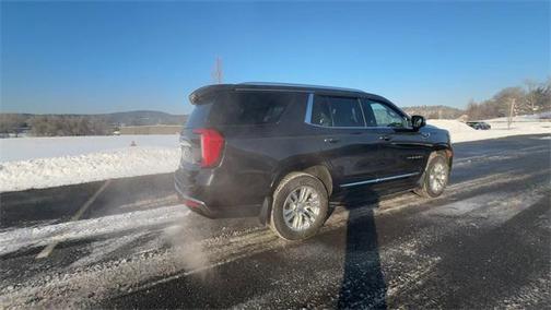 2023 GMC Yukon SLT