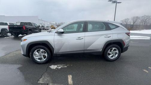 2023 Hyundai TUCSON SE