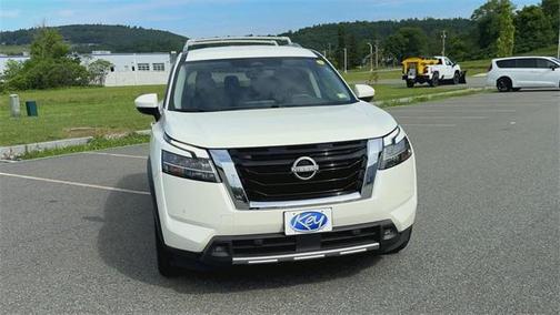 2024 Nissan Pathfinder SL 4WD