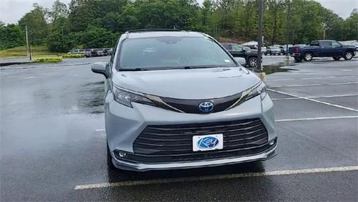 2023 Toyota Sienna XSE 7 Passenger