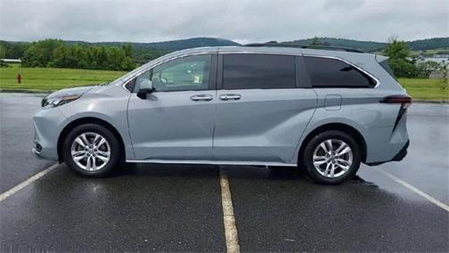 2023 Toyota Sienna XSE 7 Passenger