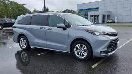 2023 Toyota Sienna XSE 7 Passenger