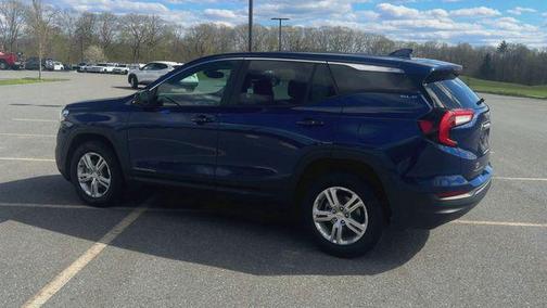 Marine Metallic 2022 GMC Terrain SLE