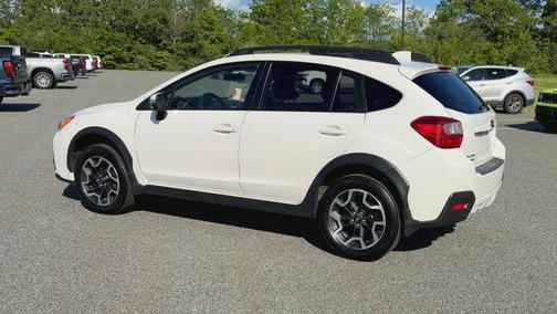 Crystal White Pearl 2017 Subaru Crosstrek 2.0i Limited