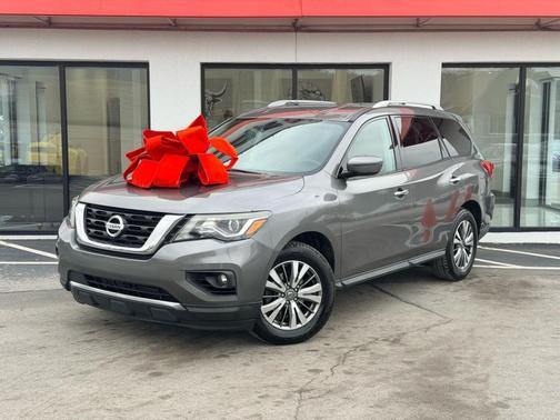 Gray 2019 Nissan Pathfinder SV