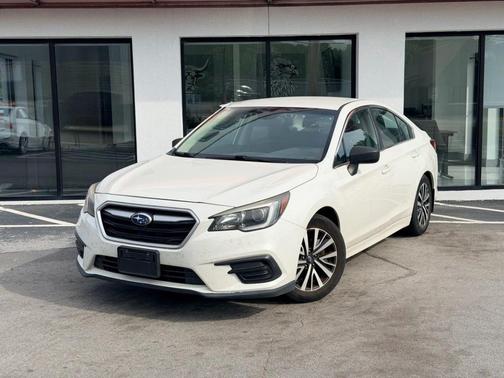 Crystal White Pearl 2019 Subaru Legacy 2.5i