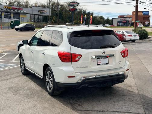 2017 Nissan Pathfinder SL