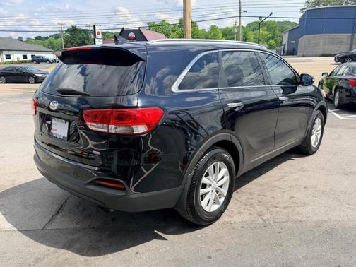 Black 2018 Kia Sorento LX