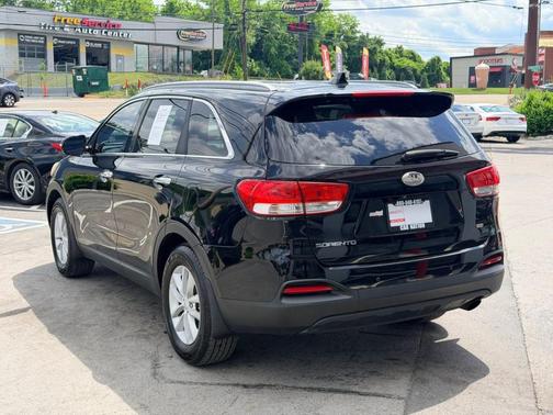 Black 2018 Kia Sorento LX
