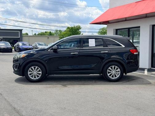 Black 2018 Kia Sorento LX