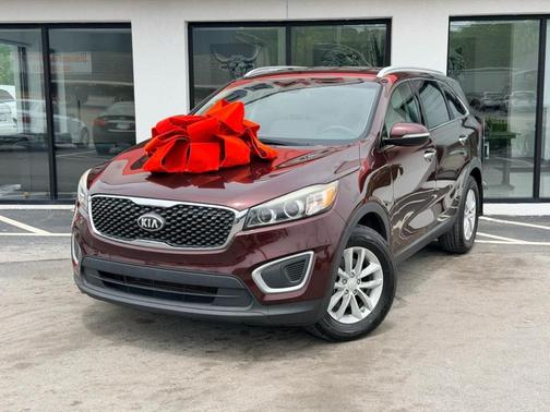 Red 2018 Kia Sorento LX