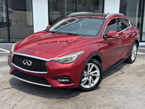 2017 INFINITI QX30 Luxury