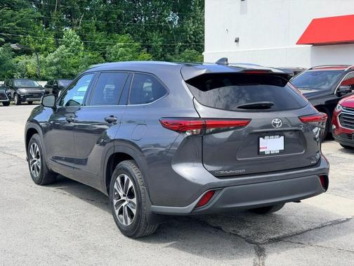 Gray 2020 Toyota Highlander XLE