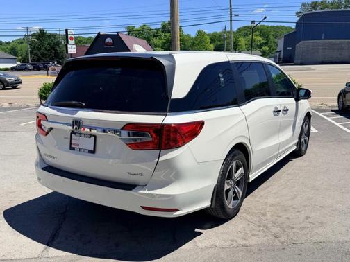 White 2018 Honda Odyssey Touring