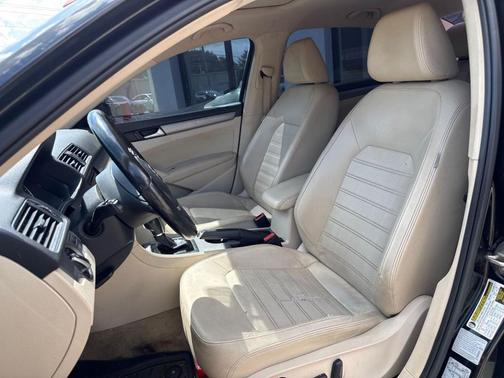 2015 Volkswagen Passat 1.8T Auto SE