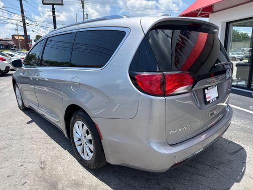 2018 Chrysler Pacifica Touring-L