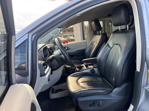 2018 Chrysler Pacifica Touring-L
