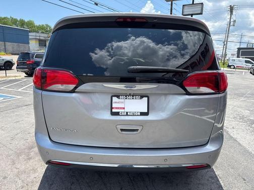 2018 Chrysler Pacifica Touring-L