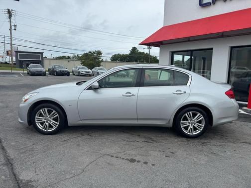 2015 INFINITI Q40 Base