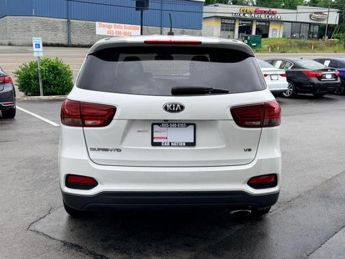 White 2019 Kia Sorento LX