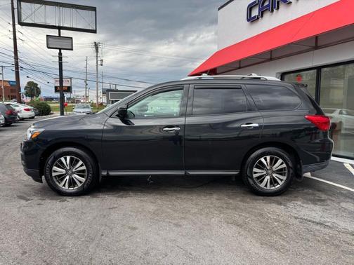 2017 Nissan Pathfinder SV