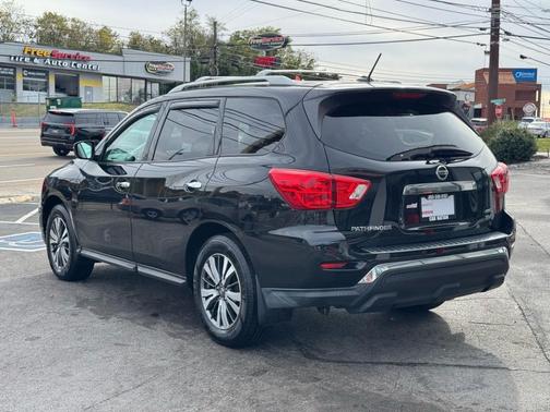2017 Nissan Pathfinder SV