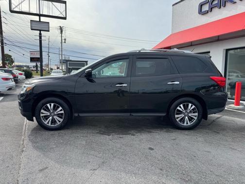 2017 Nissan Pathfinder SV