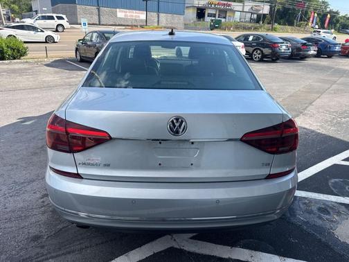 2017 Volkswagen Passat 1.8T SE w/Technology