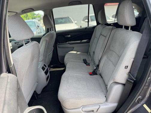 Gray 2016 Honda Pilot LX