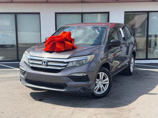Gray 2016 Honda Pilot LX