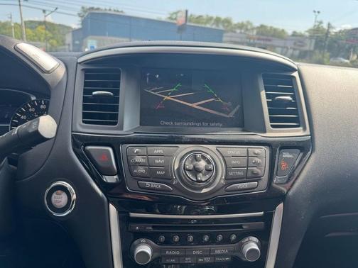 2017 Nissan Pathfinder SV