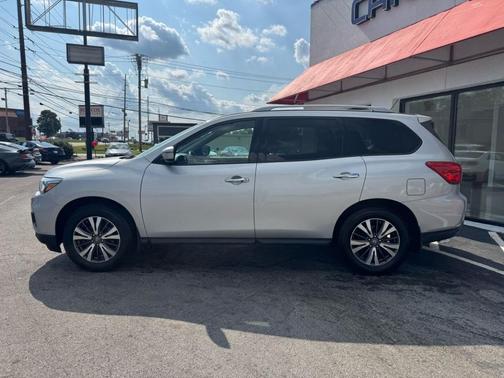 2017 Nissan Pathfinder SV