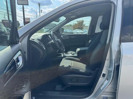 2017 Nissan Pathfinder SV