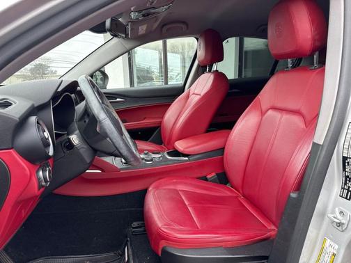 2021 Alfa Romeo Stelvio Base