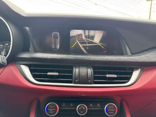 2021 Alfa Romeo Stelvio Base