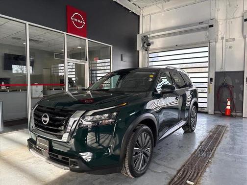 2025 Nissan Pathfinder SL