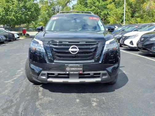 2024 Nissan Pathfinder SL