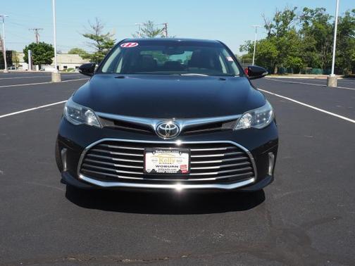 Photo 2 of 25 of 2017 Toyota Avalon XLE Premium
