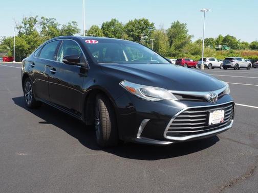 Photo 3 of 25 of 2017 Toyota Avalon XLE Premium